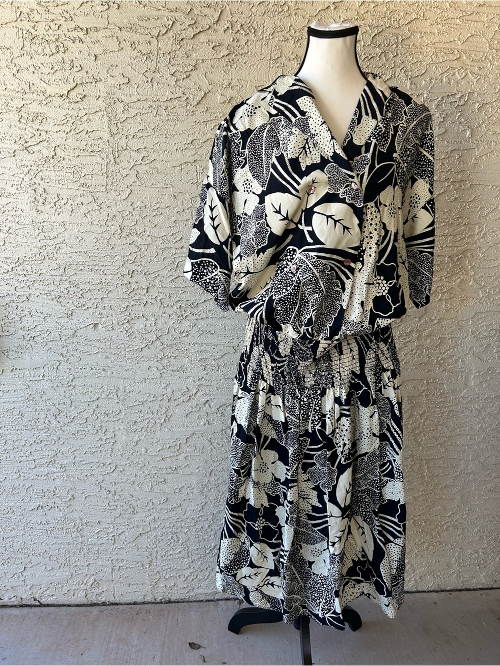 Vintage nwt Black & Cream Floral Wrap-Style Women’s Dress